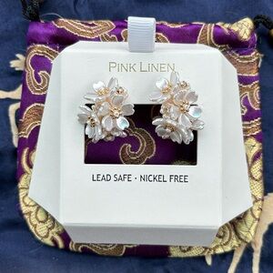 Brand New Pink Linen Floral Pearl Shell Gold Tone 3D Flower Hoop Earrings Beaded